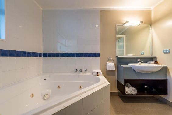 Premium Spa Studio with Lake View